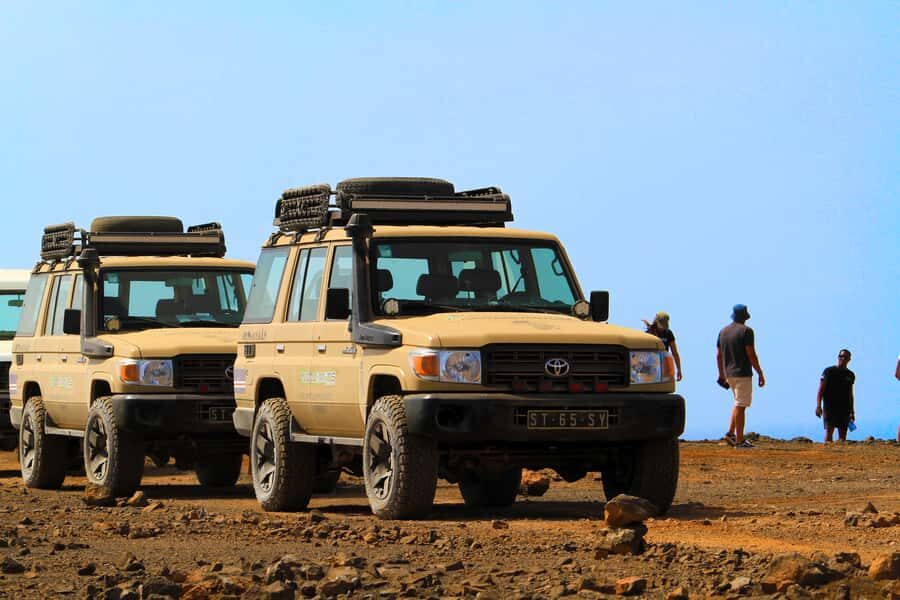 Boa Vista Jeep Expedition: Santa Monica & Desert (4-Hour) - Praia de Verandinha: the natural cave arch moment
