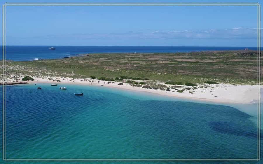Boa Vista: Motoryacht Trip with Fishing, Snorkel, Beach BBQ - Bay of Chaves cruising: the relaxed middle that makes the whole day work