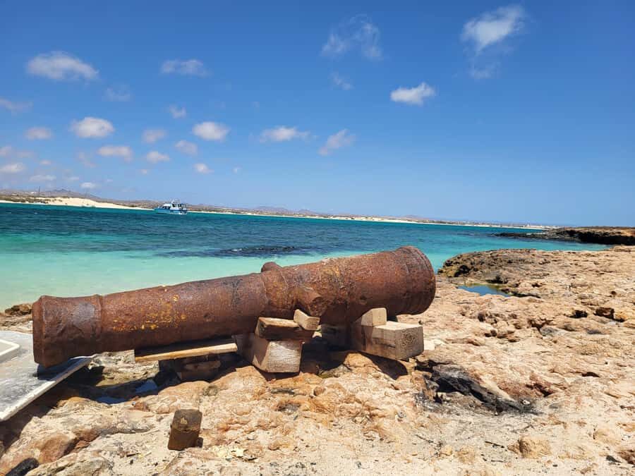 Boa Vista: Motoryacht Trip with Fishing, Snorkel, Beach BBQ - Price and value: what $111 per person is really buying