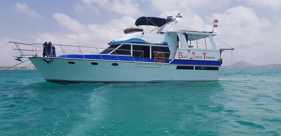 Boa Vista: Motoryacht Trip with Fishing, Snorkel, Beach BBQ - Getting to Sal Rei: pickup timing and how boarding really works