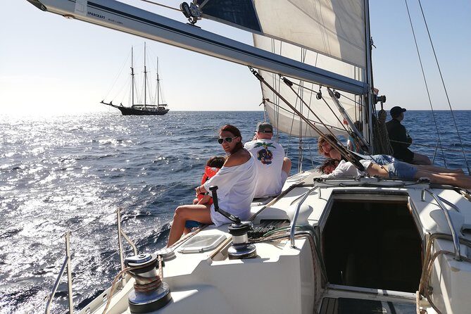 Full day Sailing yacht - Beautiful day on the Atlantic Ocean - Lunch, Snacks, Open Bar, and WiFi: The Comfort Pieces
