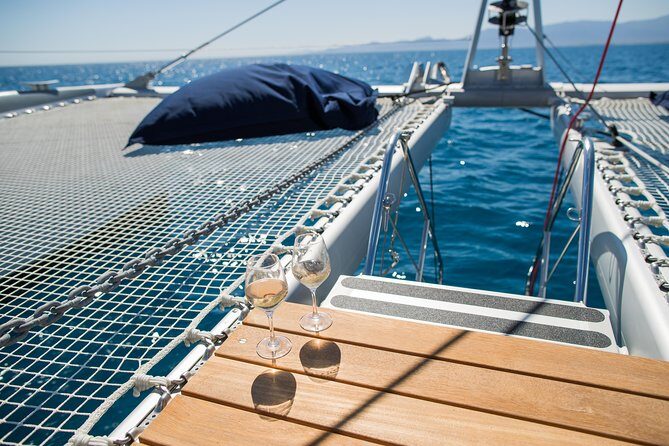 Lounge Catamaran SODADE Half-Day (Adults Only) - Drinks, snacks, and the crew’s entertainment: the social engine