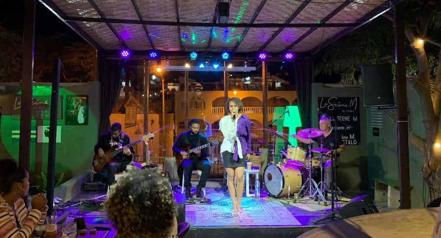 Mindelo Cultural: city tour "Mindelo by Night" - The marina stroll and first music venues: where the night sets its tempo
