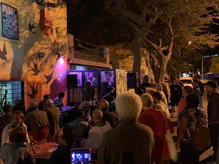 Mindelo Cultural: city tour "Mindelo by Night" - Starting point: Nautilus vs Le Metalo (and how to choose)