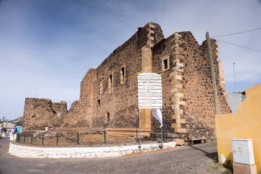 Praia & Cidade Velha: Guided City Tour - Banana Street and the fortress viewpoints you’ll remember
