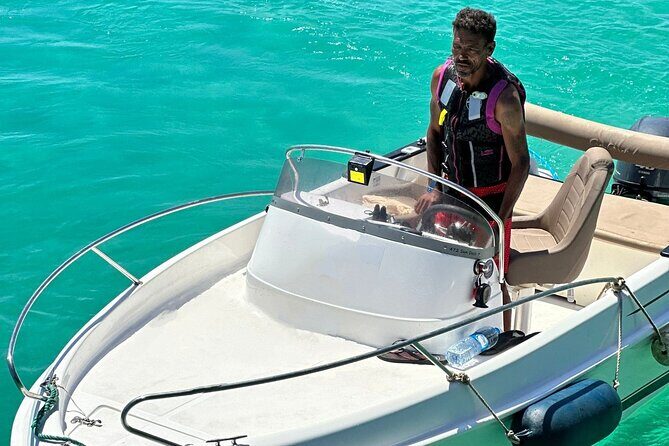 Private Boat Tour in Santa Maria - Wildlife spotting in Sal waters: what to keep an eye out for