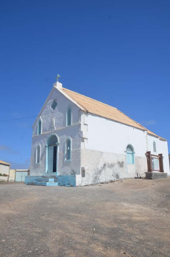Sal island : Full day excursion Salinas, Shark Bay, Blue Eye - Swimming at Buracona’s natural pool (when the sea behaves)