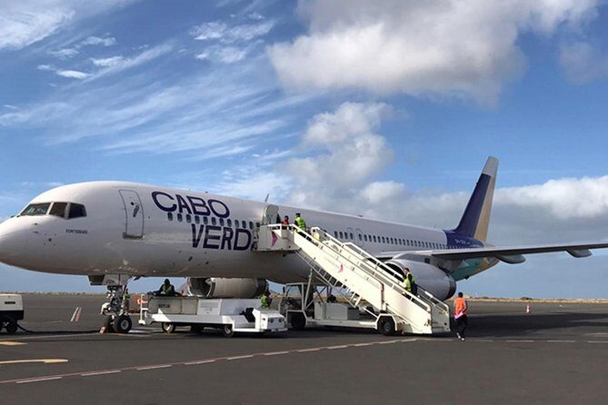 Sal Island: Private Transfer SID Airport and hotel in Santa Maria or vice versa - Stop 1: Amílcar Cabral International Airport and the Easy-Exit Formula