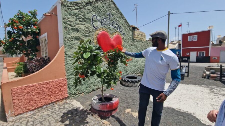 Sal island: Santa Maria city tour, street art and tapas - Old Photos and Utensils: A Quick Museum Moment with a City View