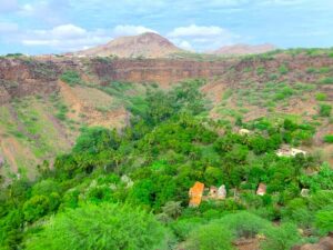 Santiago: Calabaceira Valley Trek & Visit to Cidade Velha - Calabaceira Valley trek: easy rating, real-world footing