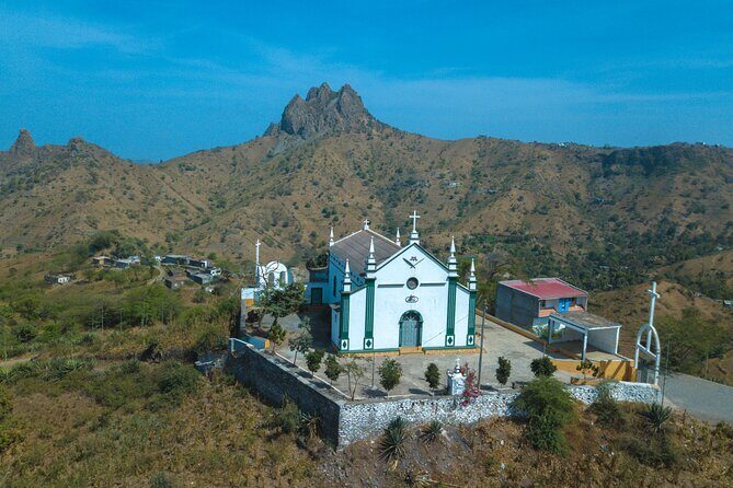 Santiago Island Experience - Morning pickup and the interior-first route