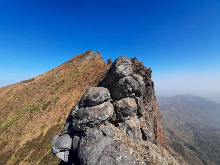 Santiago: Monte Tchota Natural Park to Pico d'Antónia Hike - Climbing to Pico d’Antónia (1394 m): the view you came for