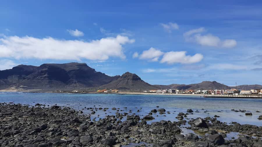 São Vicente: Markets, Beaches and Natural Park Tour - Baía das Gatas Natural Pools: the best kind of beach break