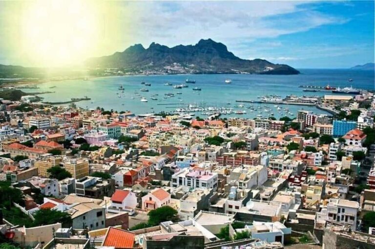 São Vicente: Markets, Mountains, Fishing Villages & Beaches - Mindelo City Center: Markets, Squares, and a Culture Center Stop